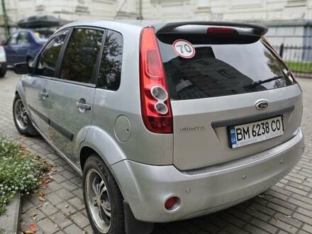 Серый Форд Фиеста, объемом двигателя 1.39 л и пробегом 130 тыс. км за 5200 $, фото 1 на Automoto.ua