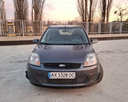 Серый Форд Фиеста, объемом двигателя 1.4 л и пробегом 250 тыс. км за 4400 $, фото 1 на Automoto.ua