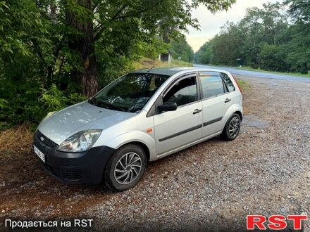 Серый Форд Фиеста, объемом двигателя 1.3 л и пробегом 200 тыс. км за 2699 $, фото 1 на Automoto.ua