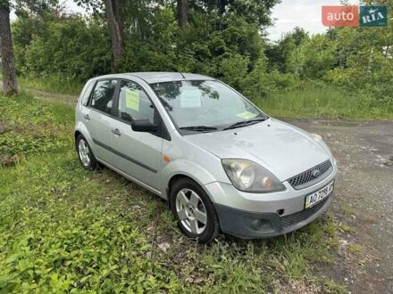 Серый Форд Фиеста, объемом двигателя 1.4 л и пробегом 295 тыс. км за 3500 $, фото 1 на Automoto.ua