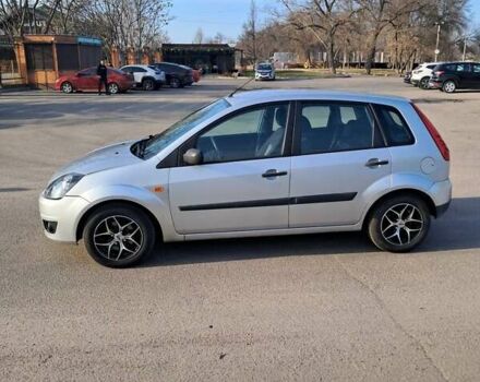 Серый Форд Фиеста, объемом двигателя 1.4 л и пробегом 174 тыс. км за 4700 $, фото 1 на Automoto.ua
