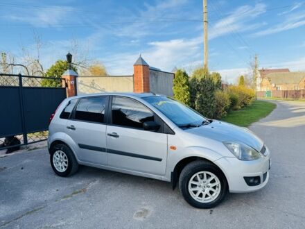 Форд Фієста 2008 у Ромнах на Automoto.ua Сірий Форд Фієста, об'ємом двигуна 0 л та пробігом 85 тис. км за 5300 $, фото 1 на Automoto.ua