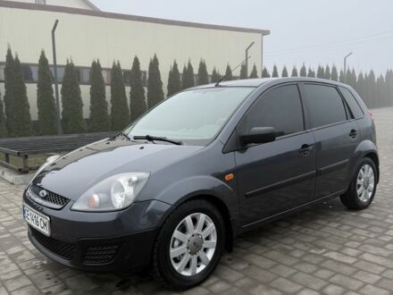 Серый Форд Фиеста, объемом двигателя 1.4 л и пробегом 161 тыс. км за 3600 $, фото 1 на Automoto.ua