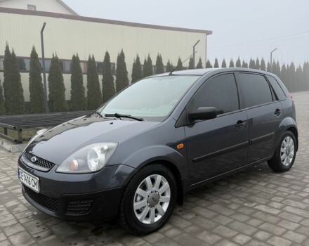 Серый Форд Фиеста, объемом двигателя 1.4 л и пробегом 161 тыс. км за 3600 $, фото 1 на Automoto.ua