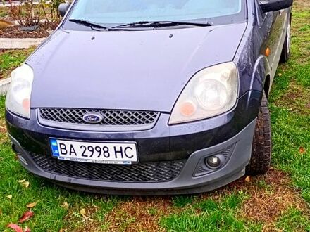 Серый Форд Фиеста, объемом двигателя 1.4 л и пробегом 214 тыс. км за 4200 $, фото 1 на Automoto.ua