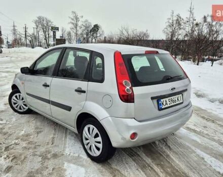 Серый Форд Фиеста, объемом двигателя 1.4 л и пробегом 176 тыс. км за 3750 $, фото 1 на Automoto.ua