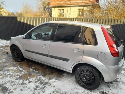 Серый Форд Фиеста, объемом двигателя 1.4 л и пробегом 197 тыс. км за 3800 $, фото 1 на Automoto.ua