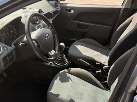 Серый Форд Фиеста, объемом двигателя 1.4 л и пробегом 191 тыс. км за 4300 $, фото 1 на Automoto.ua