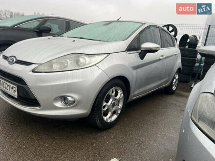 Серый Форд Фиеста, объемом двигателя 1.39 л и пробегом 170 тыс. км за 6850 $, фото 1 на Automoto.ua