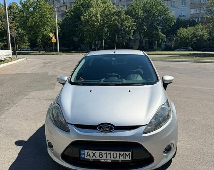 Серый Форд Фиеста, объемом двигателя 1.4 л и пробегом 213 тыс. км за 6800 $, фото 1 на Automoto.ua
