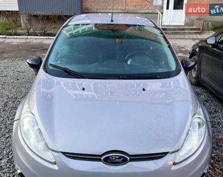 Серый Форд Фиеста, объемом двигателя 1.39 л и пробегом 94 тыс. км за 6495 $, фото 1 на Automoto.ua