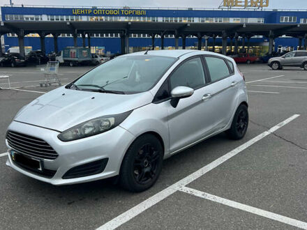 Сірий Форд Фієста, об'ємом двигуна 1 л та пробігом 228 тис. км за 6200 $, фото 1 на Automoto.ua