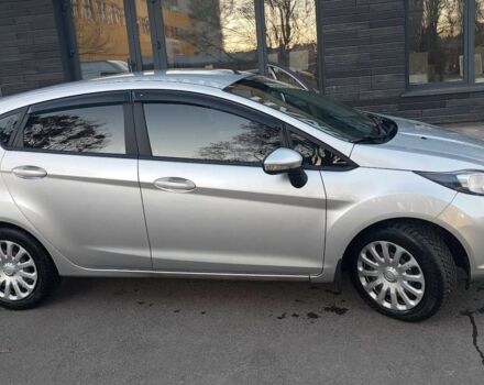 Серый Форд Фиеста, объемом двигателя 1 л и пробегом 149 тыс. км за 5400 $, фото 1 на Automoto.ua