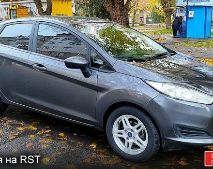 Серый Форд Фиеста, объемом двигателя 1.6 л и пробегом 106 тыс. км за 7500 $, фото 1 на Automoto.ua