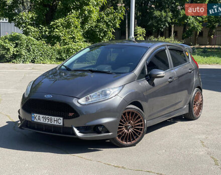 Сірий Форд Фієста, об'ємом двигуна 1.6 л та пробігом 115 тис. км за 10400 $, фото 1 на Automoto.ua