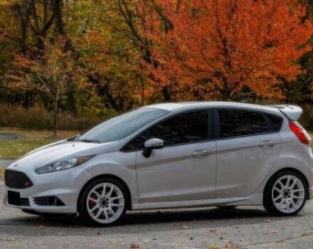 Серый Форд Фиеста, объемом двигателя 1.6 л и пробегом 88 тыс. км за 9000 $, фото 1 на Automoto.ua