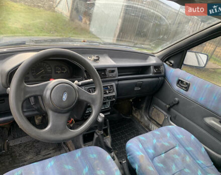 Синий Форд Фиеста, объемом двигателя 1.3 л и пробегом 200 тыс. км за 1000 $, фото 5 на Automoto.ua