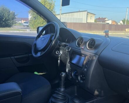 Синий Форд Фиеста, объемом двигателя 1.4 л и пробегом 295 тыс. км за 3800 $, фото 6 на Automoto.ua