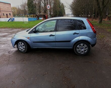 Синий Форд Фиеста, объемом двигателя 1.2 л и пробегом 300 тыс. км за 1900 $, фото 5 на Automoto.ua