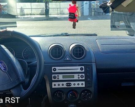 Синий Форд Фиеста, объемом двигателя 1.3 л и пробегом 217 тыс. км за 3600 $, фото 3 на Automoto.ua