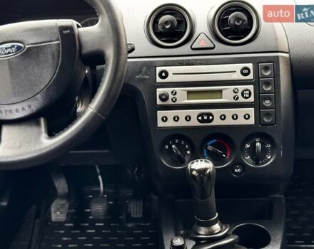 Синий Форд Фиеста, объемом двигателя 1.3 л и пробегом 175 тыс. км за 3650 $, фото 43 на Automoto.ua