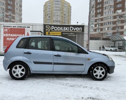 Синий Форд Фиеста, объемом двигателя 1.2 л и пробегом 279 тыс. км за 2750 $, фото 4 на Automoto.ua
