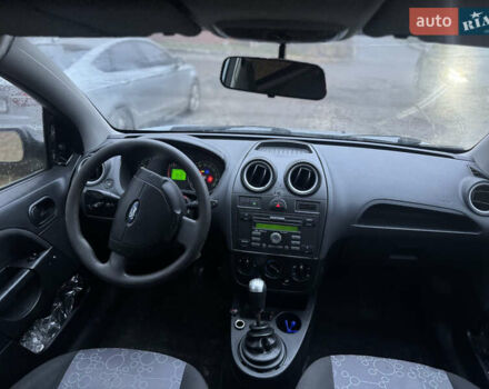 Синій Форд Фієста, об'ємом двигуна 1.2 л та пробігом 250 тис. км за 1900 $, фото 9 на Automoto.ua