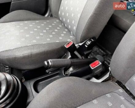 Синий Форд Фиеста, объемом двигателя 1.3 л и пробегом 175 тыс. км за 3650 $, фото 33 на Automoto.ua