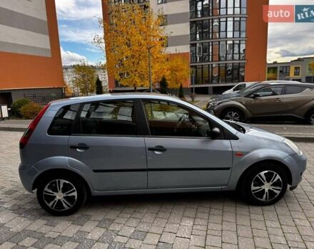 Синий Форд Фиеста, объемом двигателя 1.3 л и пробегом 175 тыс. км за 3650 $, фото 24 на Automoto.ua