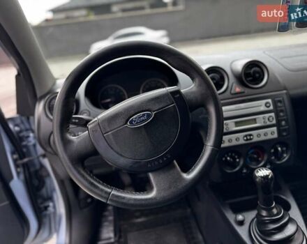 Синий Форд Фиеста, объемом двигателя 1.3 л и пробегом 175 тыс. км за 3650 $, фото 29 на Automoto.ua