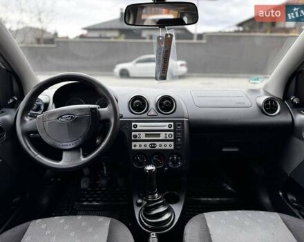 Синий Форд Фиеста, объемом двигателя 1.3 л и пробегом 175 тыс. км за 3650 $, фото 40 на Automoto.ua