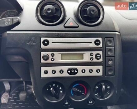 Синий Форд Фиеста, объемом двигателя 1.3 л и пробегом 175 тыс. км за 3650 $, фото 32 на Automoto.ua