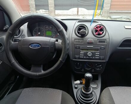 Синій Форд Фієста, об'ємом двигуна 1.4 л та пробігом 199 тис. км за 3350 $, фото 5 на Automoto.ua