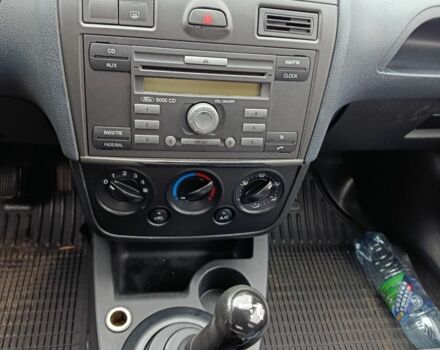 Синий Форд Фиеста, объемом двигателя 1.4 л и пробегом 300 тыс. км за 2000 $, фото 3 на Automoto.ua