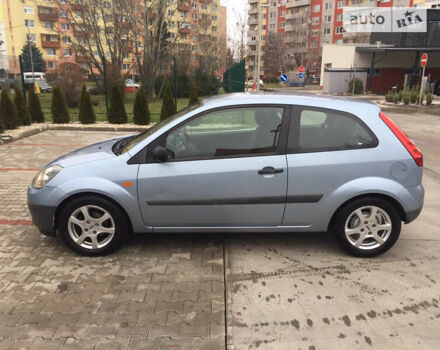 Синій Форд Фієста, об'ємом двигуна 1.3 л та пробігом 245 тис. км за 3500 $, фото 3 на Automoto.ua
