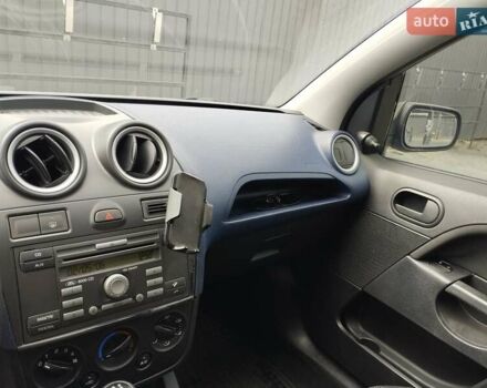 Синий Форд Фиеста, объемом двигателя 1.24 л и пробегом 156 тыс. км за 3800 $, фото 8 на Automoto.ua