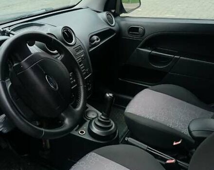 Синій Форд Фієста, об'ємом двигуна 1.4 л та пробігом 145 тис. км за 3200 $, фото 7 на Automoto.ua