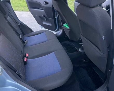 Синий Форд Фиеста, объемом двигателя 1.3 л и пробегом 150 тыс. км за 3200 $, фото 8 на Automoto.ua