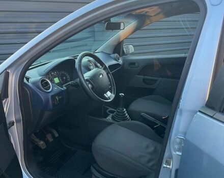 Синий Форд Фиеста, объемом двигателя 1.3 л и пробегом 150 тыс. км за 3200 $, фото 11 на Automoto.ua