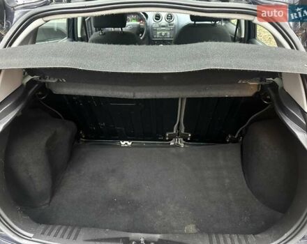 Синий Форд Фиеста, объемом двигателя 1.39 л и пробегом 252 тыс. км за 2900 $, фото 17 на Automoto.ua