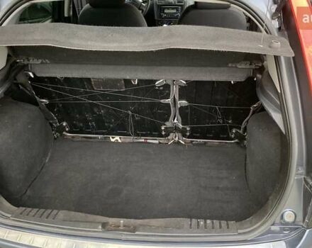 Синий Форд Фиеста, объемом двигателя 1.24 л и пробегом 230 тыс. км за 3200 $, фото 11 на Automoto.ua