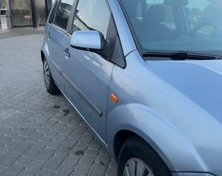 Синий Форд Фиеста, объемом двигателя 1.3 л и пробегом 150 тыс. км за 3200 $, фото 2 на Automoto.ua