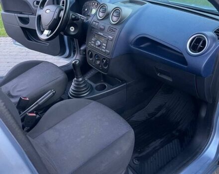 Синий Форд Фиеста, объемом двигателя 1.3 л и пробегом 150 тыс. км за 3200 $, фото 7 на Automoto.ua