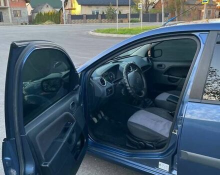 Синий Форд Фиеста, объемом двигателя 1.24 л и пробегом 186 тыс. км за 4100 $, фото 3 на Automoto.ua