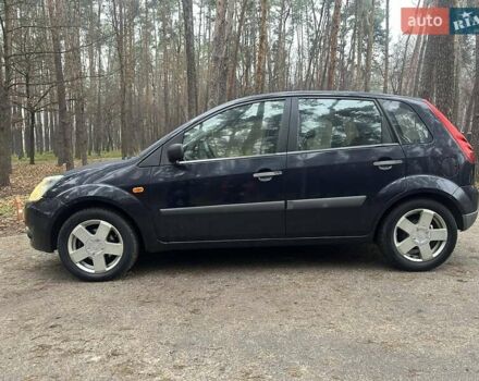 Синий Форд Фиеста, объемом двигателя 1.39 л и пробегом 252 тыс. км за 2900 $, фото 2 на Automoto.ua