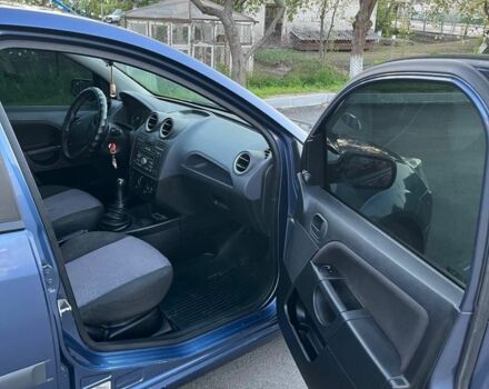 Синій Форд Фієста, об'ємом двигуна 1.2 л та пробігом 186 тис. км за 4100 $, фото 5 на Automoto.ua