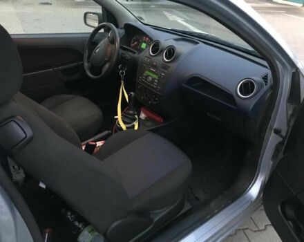 Синий Форд Фиеста, объемом двигателя 1.3 л и пробегом 240 тыс. км за 3500 $, фото 16 на Automoto.ua