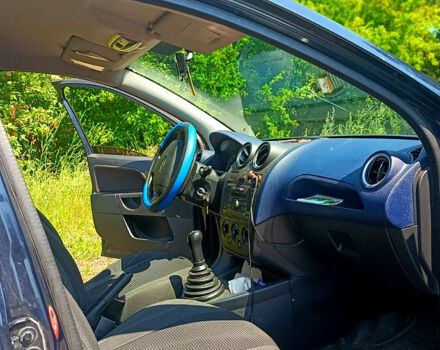 Синий Форд Фиеста, объемом двигателя 1.4 л и пробегом 194 тыс. км за 3500 $, фото 6 на Automoto.ua