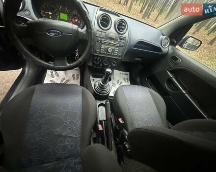 Синий Форд Фиеста, объемом двигателя 1.39 л и пробегом 252 тыс. км за 2900 $, фото 14 на Automoto.ua