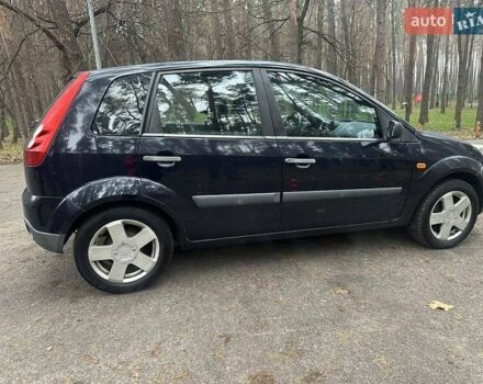 Синий Форд Фиеста, объемом двигателя 1.39 л и пробегом 252 тыс. км за 2900 $, фото 7 на Automoto.ua